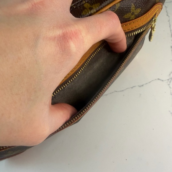 Louis Vuitton Clutch Marly Dragonne GM (authenticated and vintage) - Picture 6 of 12